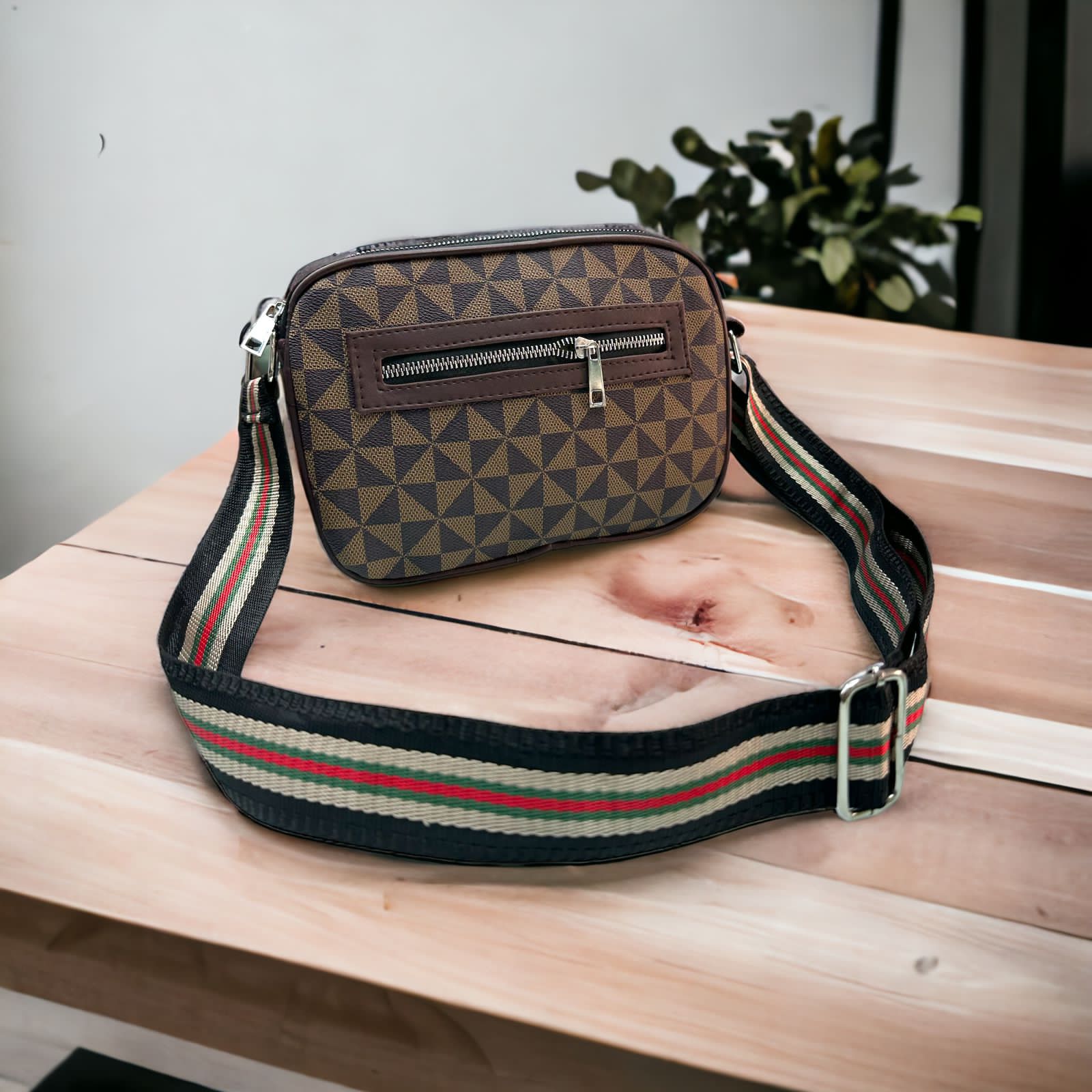 Chic Convenience: Long-Handled Ladies Pouch for Effortless Elegance